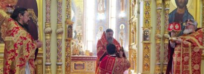 На отдание Пасхи настоятель сослужил архипастырю в кафедральном соборе