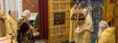 В пятнадцатую годовщину интронизации Патриарха Кирилла настоятель собора молился в Храме Христа Спасителя