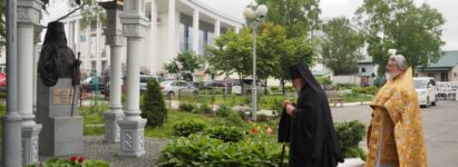 В Неделю Всех святых архипастырь совершил Литургию в нашем Воскресенском соборе