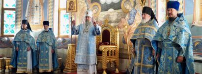 Настоятель собора принял участие в праздничном архиерейском богослужении