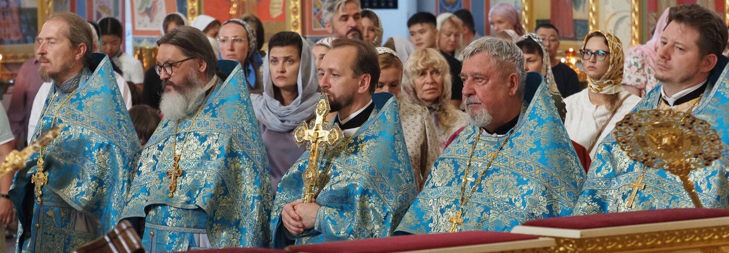 Духовенство и прихожане нашего собора поздравили архиепископа Никанора с тезоименитством