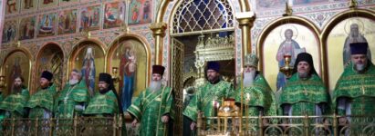В день памяти преподобного Сергия Радонежского настоятель сослужил за Литургией в Черниговском скиту Сергиева Посада
