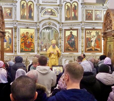 В Неделю 28-ю по Пятидесятнице Божественную литургию возглавил архиепископ Никанор
