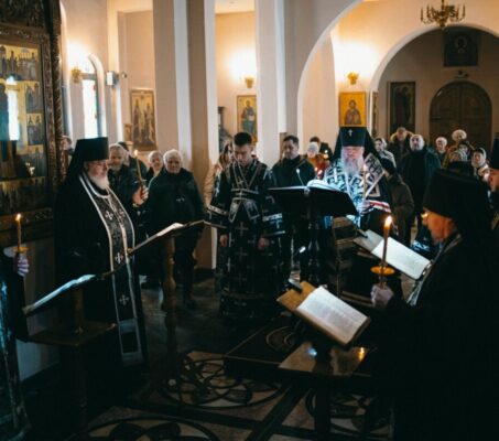 Во вторник первой седмицы Великого поста архиепископ Никанор читал покаянный канон в нашем соборе