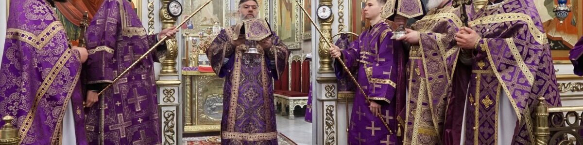 В Неделю 5-ю Великого поста архиерей совершил Литургию в нашем соборе