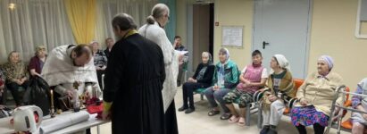 Священники двух храмов Южно-Сахалинска совместно посетили дом-интернат для престарелых и инвалидов